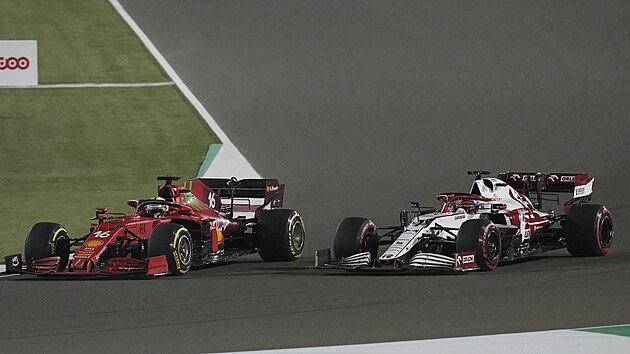Velk cena Kataru: vlevo je  Charles Leclerc z, vpravo Kimi Rikknen.