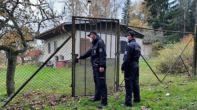 Policisté v Karlovarském kraji kontrolují před zimou chatové oblasti.