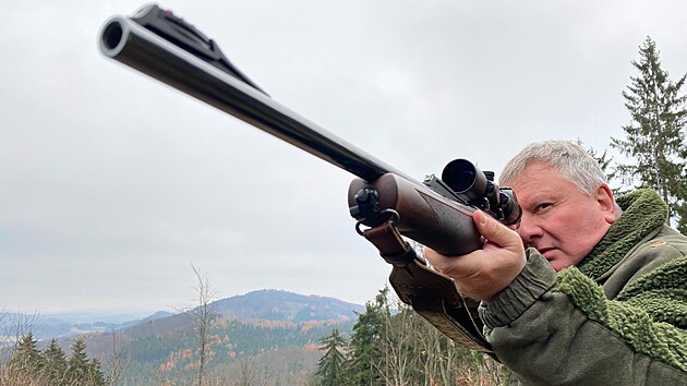 Velk nahka na divoky v karlovarskch lzeskch lesch. (25. listopadu 2021)