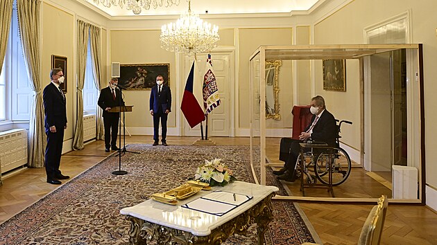 Prezident Miloš Zeman jmenoval na zámku v Lánech šéfa ODS Petra Fialu předsedou vlády. (28. listopadu 2021)