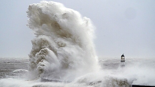 Britsk ostrovy zashla zimn boue nazvan Arwen. (27. listopadu 2021)