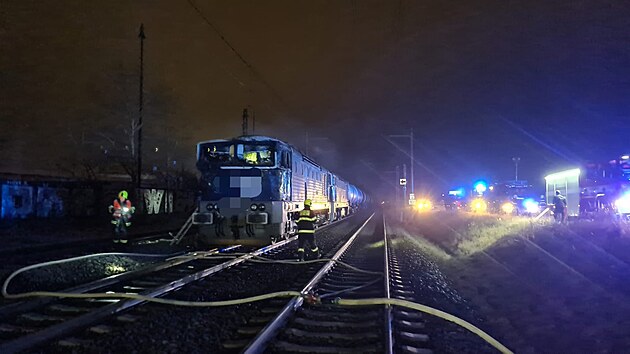 Poblíž hlavního nádraží v Olomouci hořela lokomotiva. Hasiči ji včas uhasili a zabránili rozšíření ohně na vlakovou soupravu.
