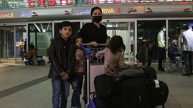 Iráčané, kteří se vrátili do Irbílu repatriačním letem z Běloruska. (18. listopadu 2021)