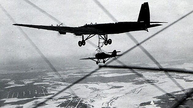 Zvno-5 bylo tvoeno bombardrem TB-3 a sthakou I-Z zavenou pod trupem. Sthaka musela evidentn startovat samostatn, ke spojen letoun dolo ve vzduchu.