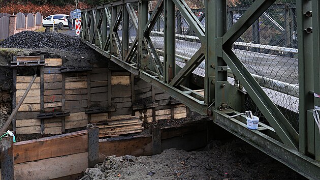 Po proveden vkop a obnaen nosn konstrukce stvajcho mostu bylo zjitno, e st klenby je ve velmi patnm stavu.