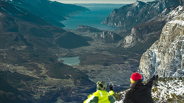 Z vysokých nadmořských výšek je božský výhled na jezero Lago di Molveno.