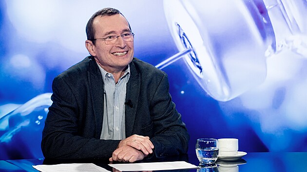 �tern�m hostem po�adu Rozst�el Vladim�ra Vok�la je mikrobiolog a autor petice za povinn� o�kov�n� v �esku Peter �ebo. (23. listopadu 2021)