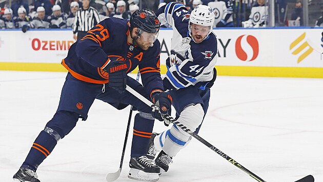 Leon Draisaitl b�hem utk�n� proti Winnipegu.