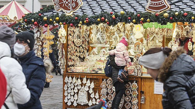Vánoční trhy na náměstí Republiky v Plzni. Kvůli vládnímu nařízení musí v pátek odpoledne zavřít. (26. listopadu 2021)