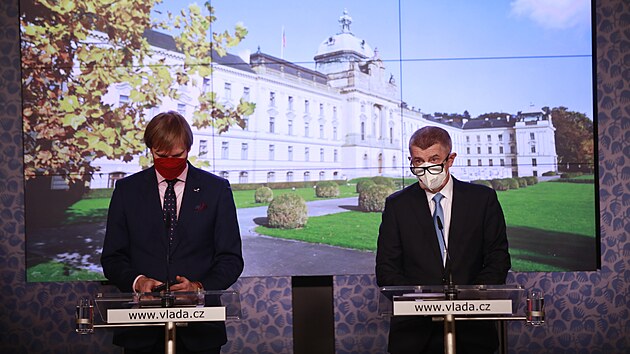 Na tiskov konferenci po jednn vldy kabinet oznmil, e zaveden nouzovho stavu neplnuje. (22. listopadu 2021)