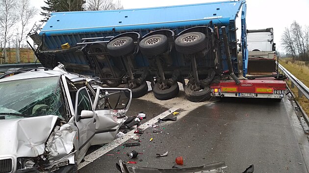 Nehoda na 124. kilometru dlnice D1 ve smru na Brno hlavn dopravn tepnu uzavela.