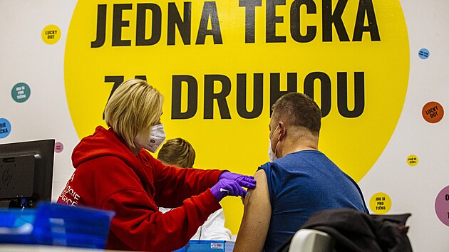 V obchodním centru na Černém Mostě  v Praze se otevřelo nové očkovací místo bez...