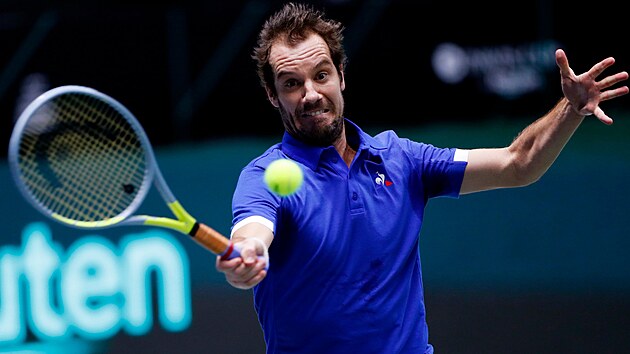 Francouzsk tenista Richard Gasquet v duelu s Tomem Machem.