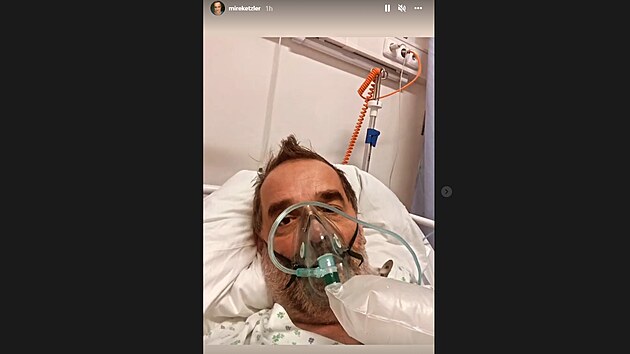 Miroslav Etzler vyzval z nemocnice fanoušky na Instagramu k očkování proti covidu (listopad 2021)