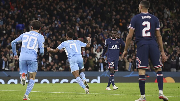 Raheem Sterling z Manchesteru City se raduje z vyrovnávacího gólu v utkání Ligy mistrů proti Paris St. Germain.