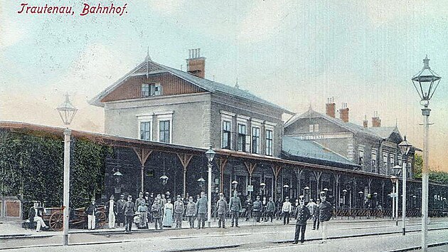 Hlavní nádraží v Trutnově na dobové pohlednici