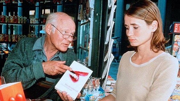 Ralf Wolter a Anja Klingov ve filmu Srdce v plamenech (2002)