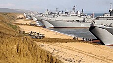 Ruské výsadkové lodě během cvičení na Krymu (23. dubna 2021)
