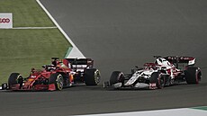 Velká cena Kataru: vlevo je  Charles Leclerc z, vpravo Kimi Räikkönen.