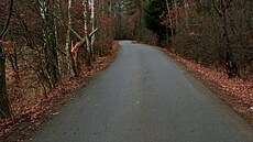 Denní pohled na místo od Lhoty u St�íbra, kde v noci zem�el cyklista. (20....