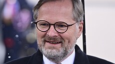 Petr Fiala krátce po svém jmenování premiérem hovo�í v Lánech s noviná�i. (28....