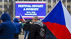 Na pražské Letenské pláni se sešly tisíce odpůrců vládních covidových opatření....