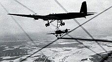 Zvěno-5 bylo tvořeno bombardérem TB-3 a stíhačkou I-Z zavěšenou pod trupem....