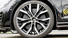 Continental testuje bubnové brzdy na přední nápravě Volkswagenu Golf GTI, jsou...