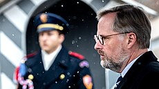 Petr Fiala po jmenování premiérem hovo�í p�ed zámkem v Lánech s noviná�i. (28....