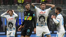 Fotbalisté Neapole smutní po nevyužité šanci v zápase proti Interu Milán