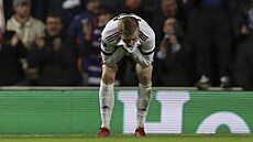 Filip Panák ze Sparty lituje své chyby, kterou daroval Rangers druhý gól.