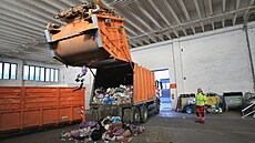 V Opav� podrobn�ji prozkoumali komunální odpad z jednoho sídli�t�.