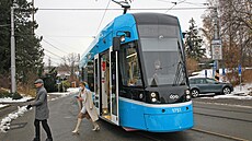 Cestující v Ostravě si poprvé vyzkoušeli jízdu v nové tramvaji Škoda 39T. (29....