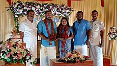 Indové Marx, Friedrich Engels, Lenin a Ho �i Min (zleva) spolu s nev�stou...