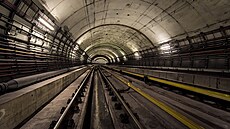 Instalace vyzařovacího kabelu na posledním nepokrytém úseku pražského metra v...