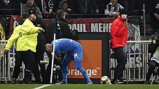 Zápas Lyon  - Marseille byl ve druhé minutě přerušen poté, co hostujícího...