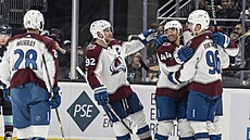 Ryan Murray (28), Gabriel Landeskog (92), Kiefer Sherwood (44) a Mikko Rantanen...