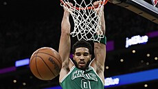 Jayson Tatum z Bostonu po efektní smei.