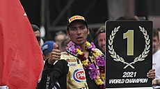 Toprak Razgatlioglu slaví titul mistra svta v kategorii superbik.