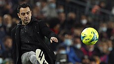 Jako za starých �as�. Xavi si p�i své sout�ní premié�e v roli trenéra...