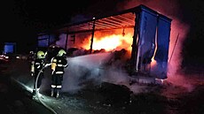 Hasi�i likvidovali po�ár náv�su kamionu na dálnici D2 u Brna. (29. listopadu...