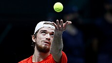 eský tenista Tomá Machá v duelu s Richardem Gasquetem.