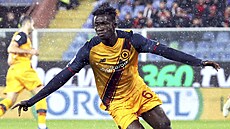 Felix Afena-Gyan z AS �ím slaví gól proti Janovu.