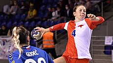 Julie Franková ze Slavie stílí v zápase s Iuventou Michalovce.