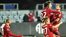 Olomoutí fotbalisté se radují z vítzství nad Budjovicemi v penaltovém...