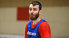 David Jelínek na tréninku eské basketbalové reprezentace