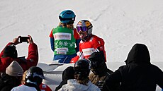 Snowboardcrossaka Eva Samková vítzí na trati v ínském Secret Garden