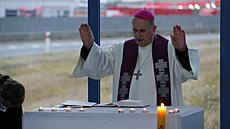 M�e za ob�ti dopravních nehod v dálni�ní kapli u dálnice D5 nedaleko �lovic na...