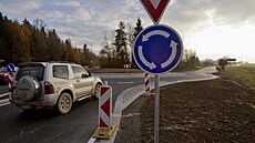 Nový kruhový objezd na silnici z Janovic do Nýrska. (12. 11. 2021) | na serveru Lidovky.cz | aktuální zprávy