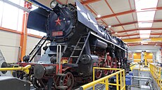 Slovenská lokomotiva 498.104 Albatros na podúrovňovém soustuhu Českých drah